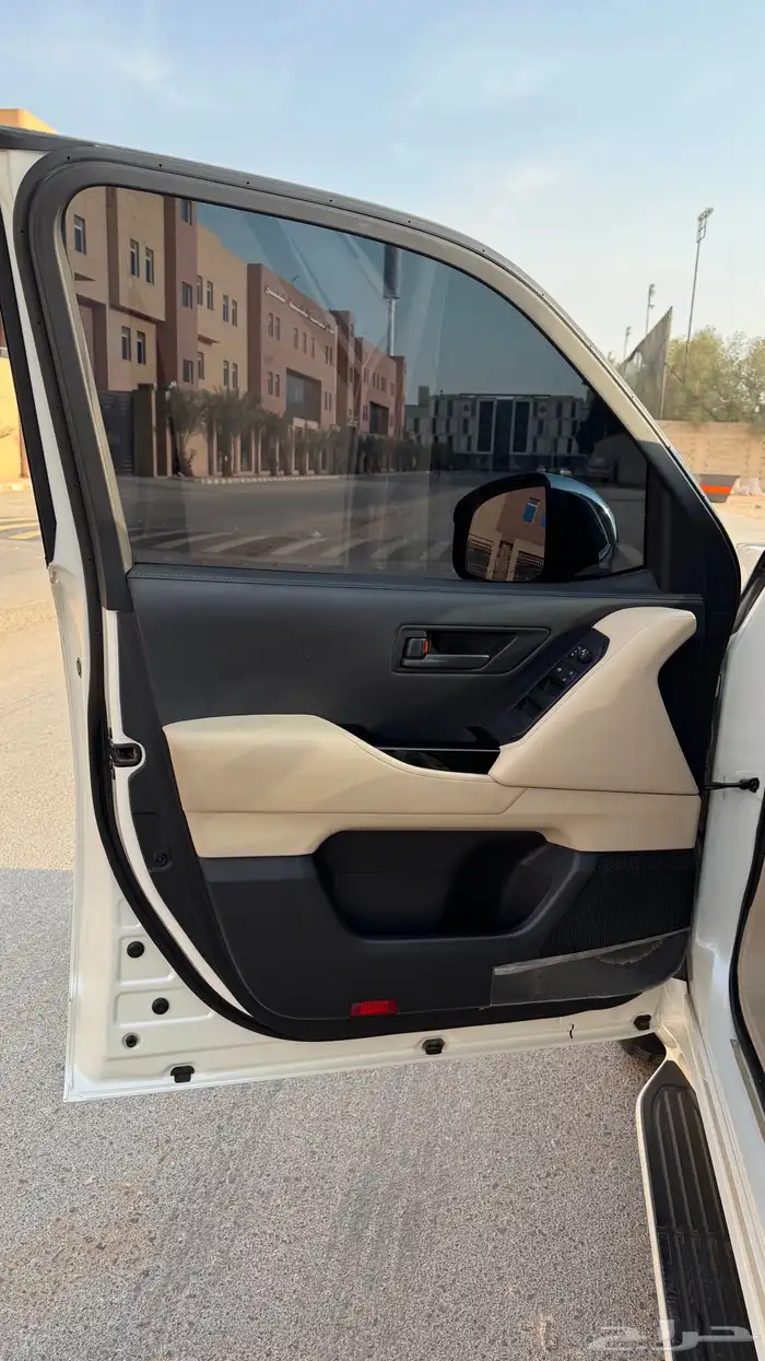 لاندكروزر 2022 نص فل 5