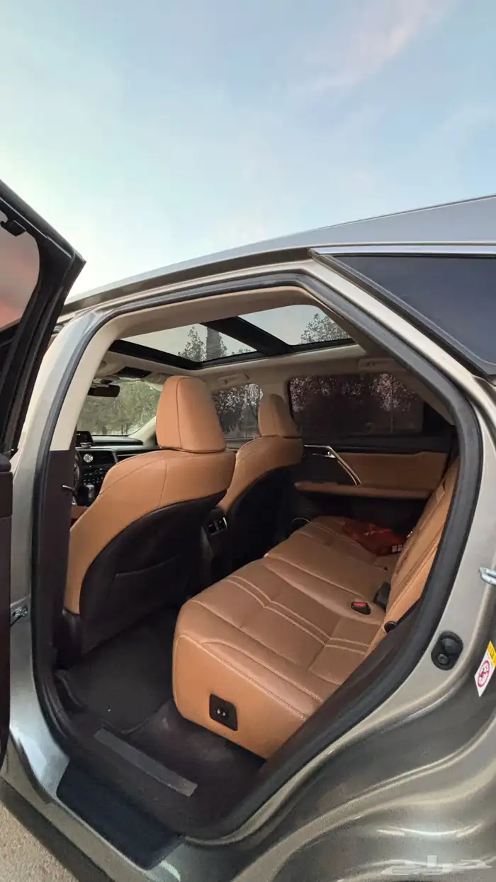 لكزس RX 2019 وارد عبداللطيف جميل بحالة الوكالة 8