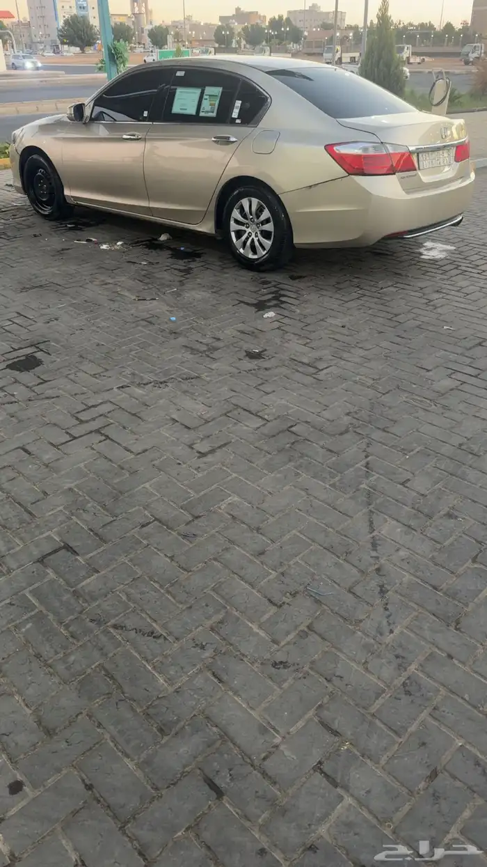 اكورد 2013 الموتر شيخ له معي 4 سنوات ماشي 300 و عليها 3