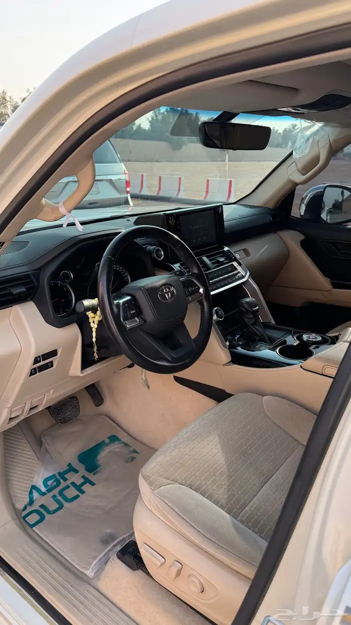 لاندكروزر 2022 نص فل 4