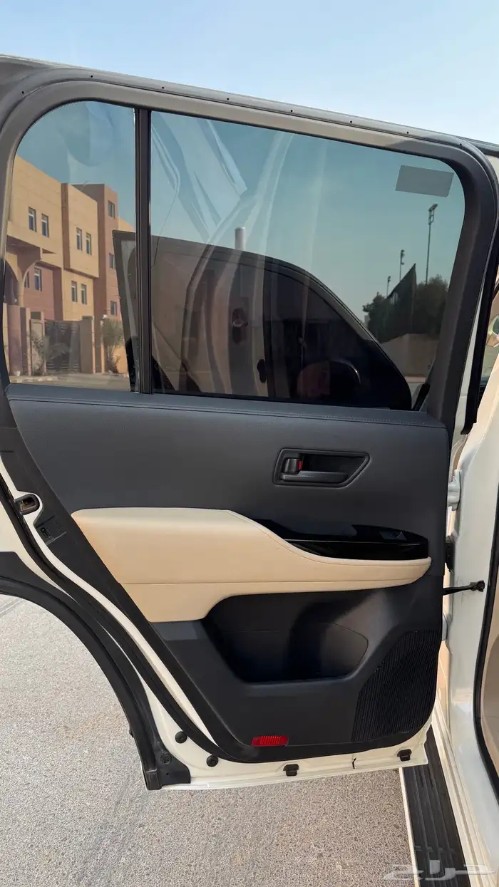 لاندكروزر 2022 نص فل 6