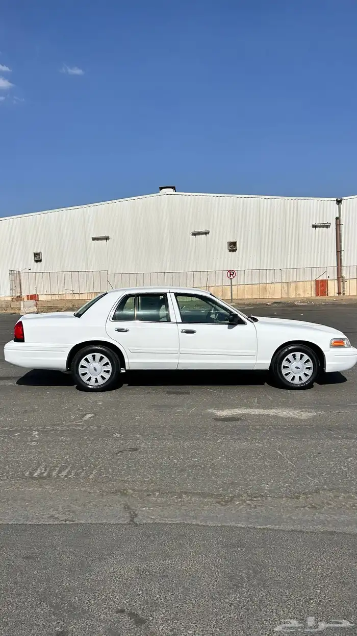 فورد كراون فكتوريا 2012 9