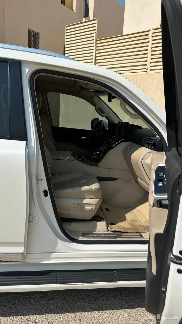 لاندكروزر GXR4  2022 أبيض لؤلؤي جلد 11