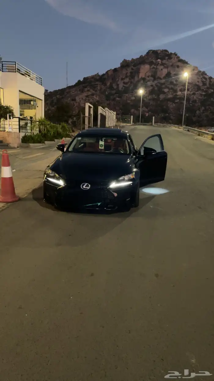 لكزس is(350)2015 فل كامل 1
