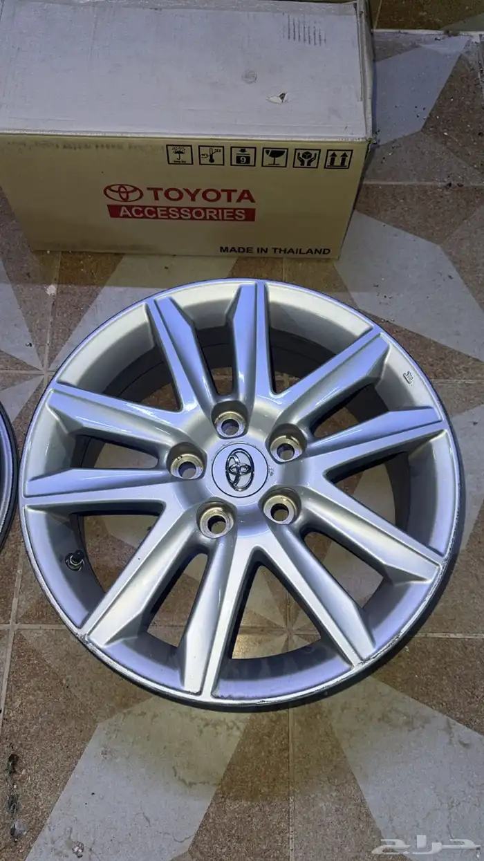 جنوط كامري 2019 2018 مع حساسات وصواميل والبلوف 4