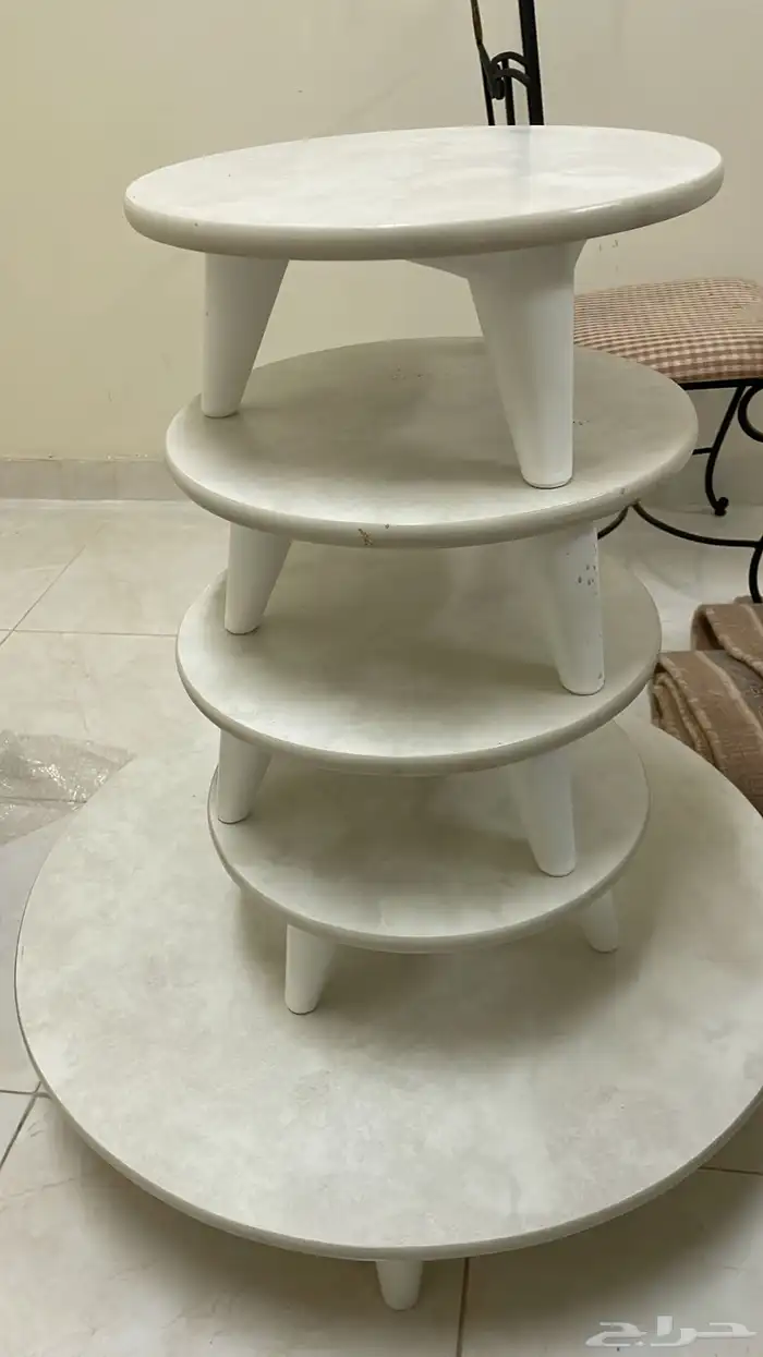 طاوله خدمه ومرايه مانختلف بالسعر 0