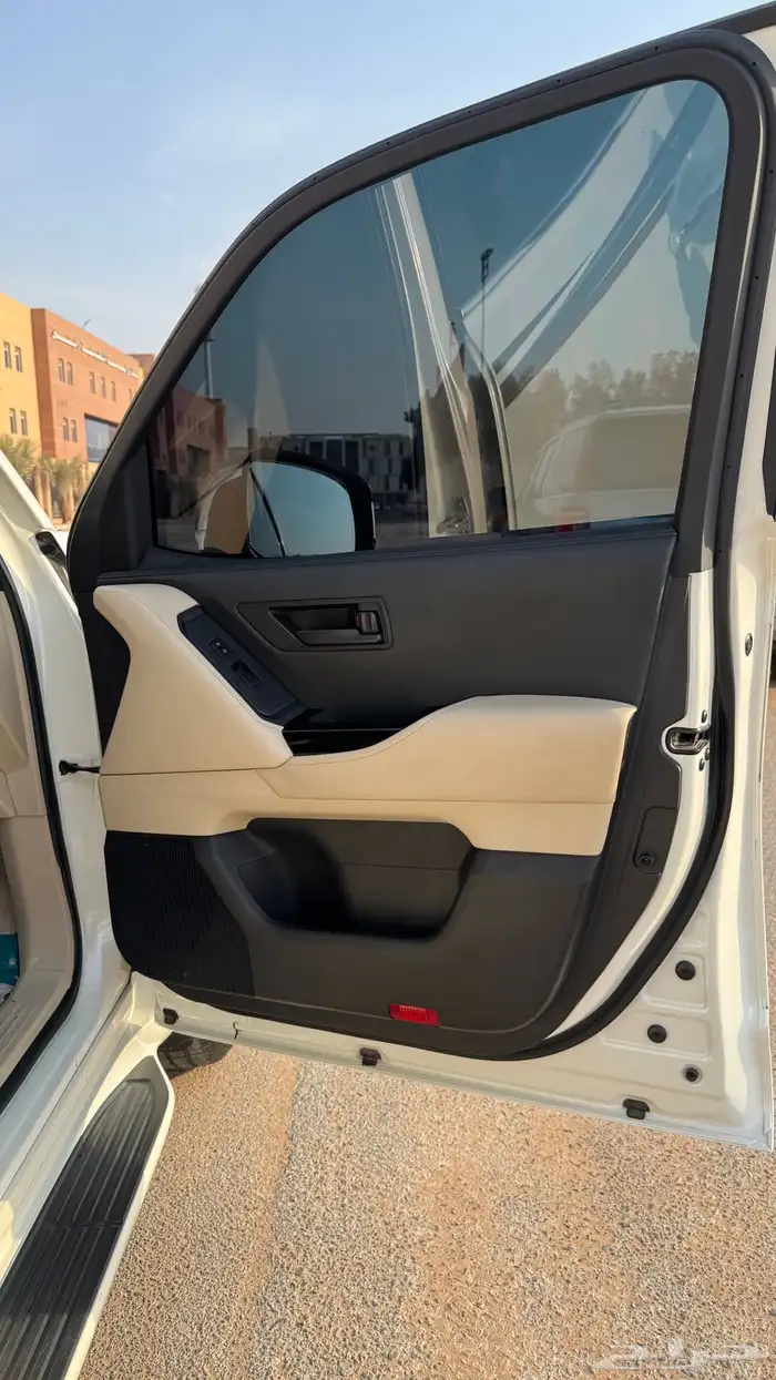 لاندكروزر 2022 نص فل 7