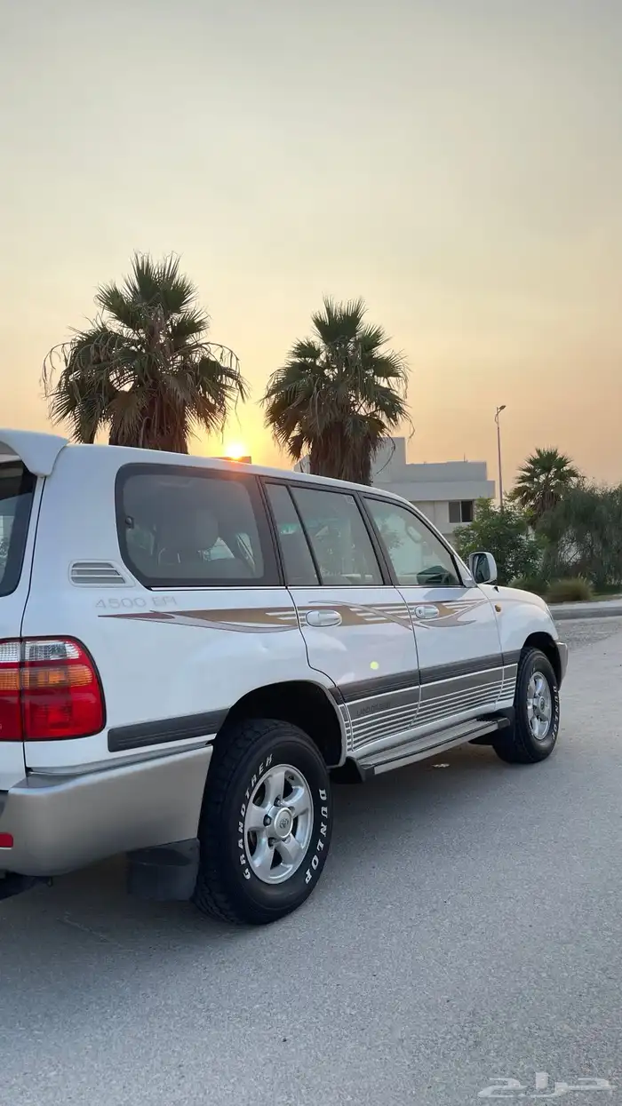 جيب لاندكروزر 3