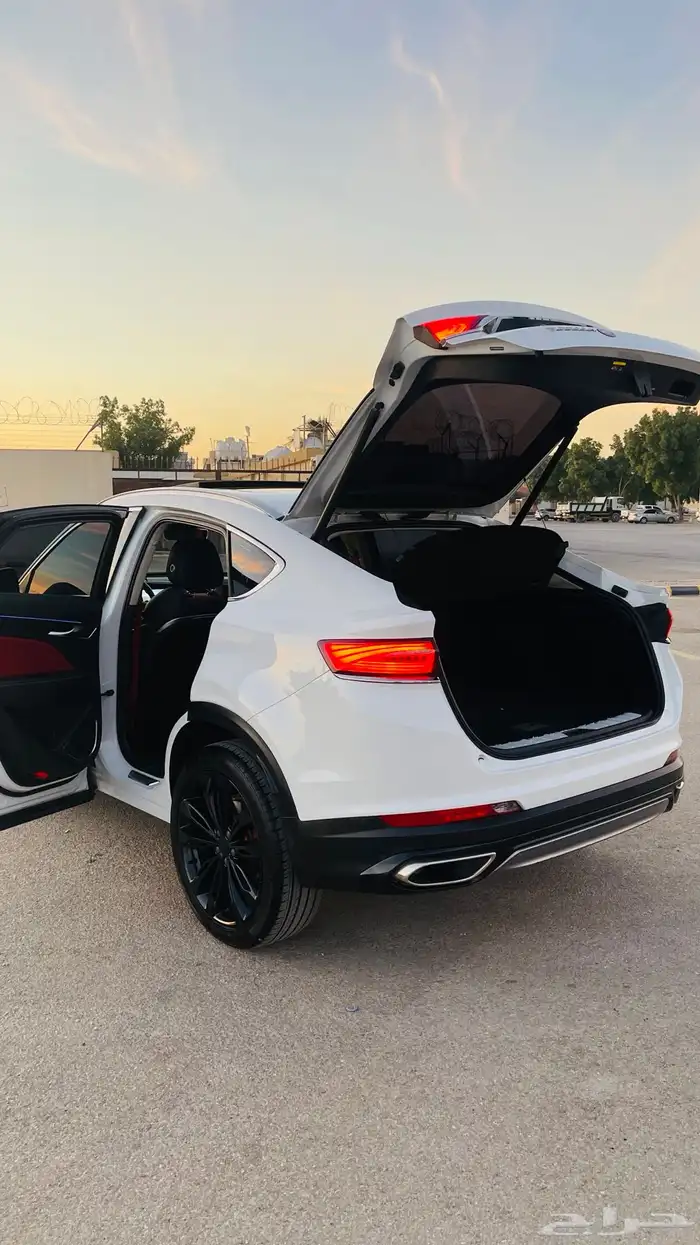 جيلي توجيلا 2022 فل كامل اعلى فئة دفع رباعي قيادة ذاتيه 4