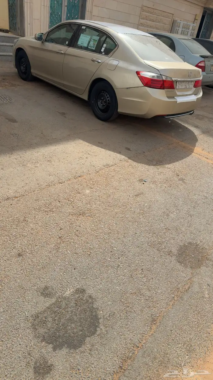 اكورد 2013 الموتر شيخ له معي 4 سنوات ماشي 300 و عليها 8