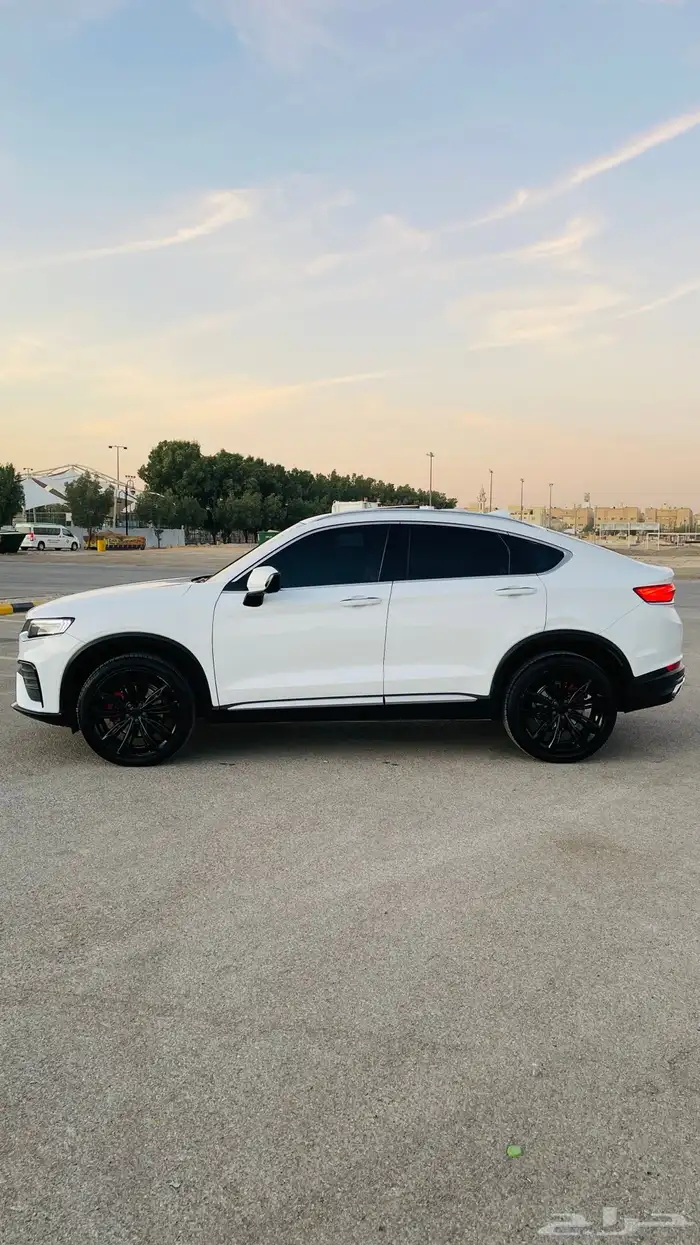 جيلي توجيلا 2022 فل كامل اعلى فئة دفع رباعي قيادة ذاتيه 6