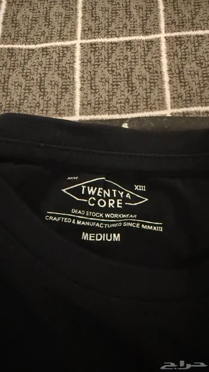 تيشيرت اسود مصور مستعمل مقاس M 3