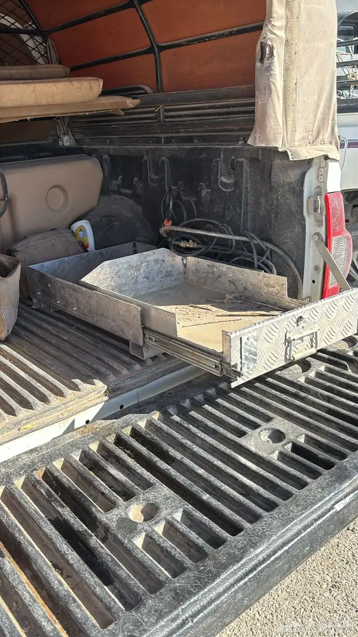 كرسي ثلاجه المنيوم من ركائب راكب عليه ثلاجه 50 لتر 2