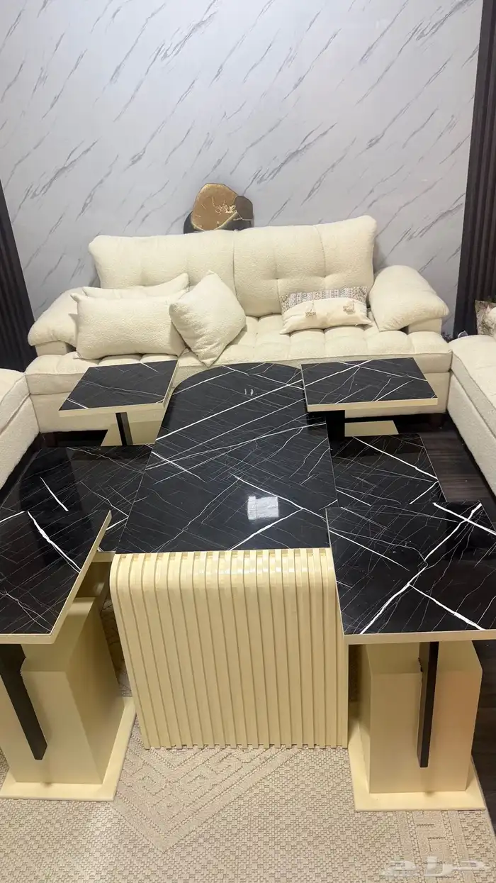 طاولات ثنيتن كبار اربع صغار السعر 500ريال 0