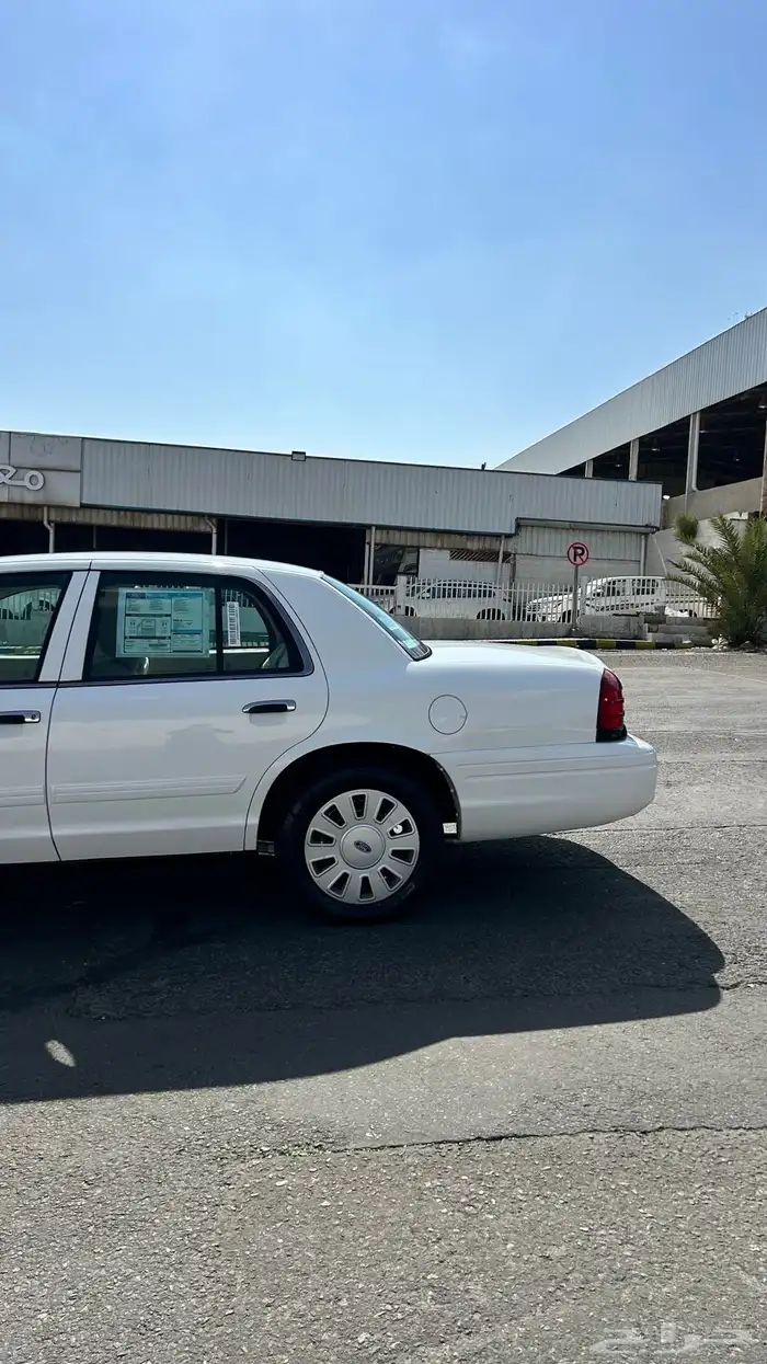 فورد كراون فكتوريا 2012 4