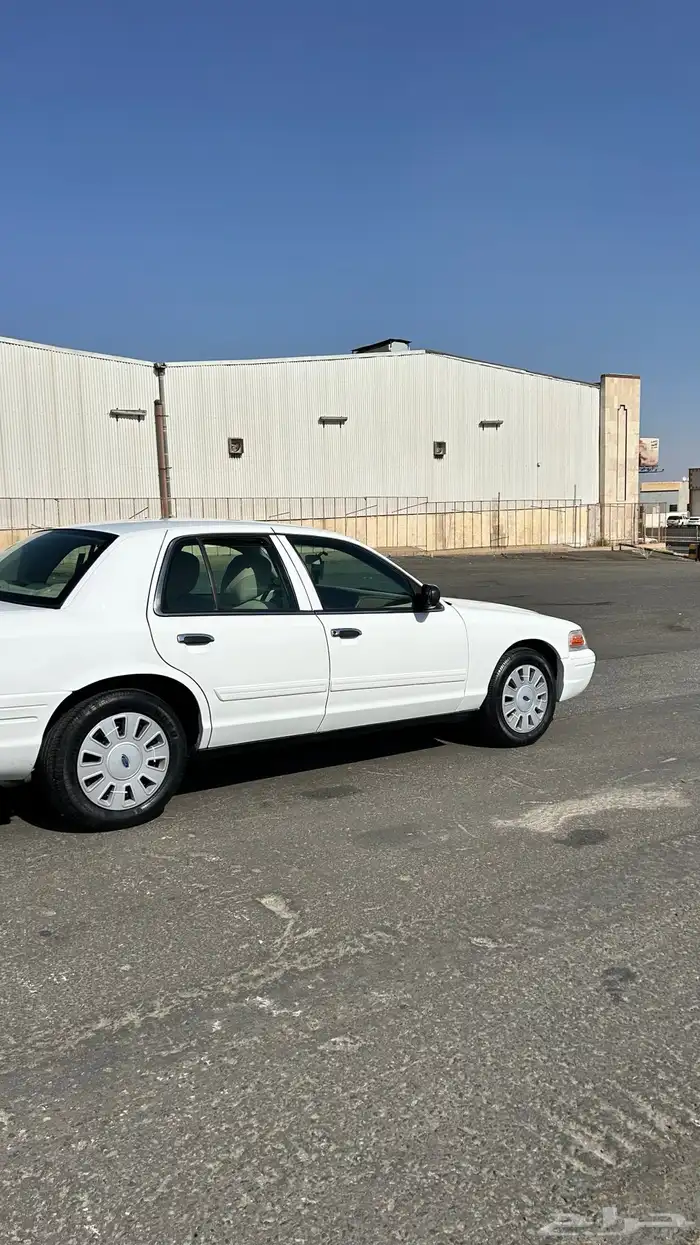 فورد كراون فكتوريا 2012 8