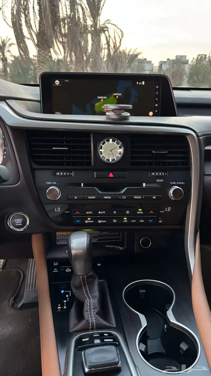 لكزس RX 2019 وارد عبداللطيف جميل بحالة الوكالة 6