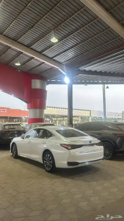 لكزس ES 250 2025 اربع سلندر فئة AA index