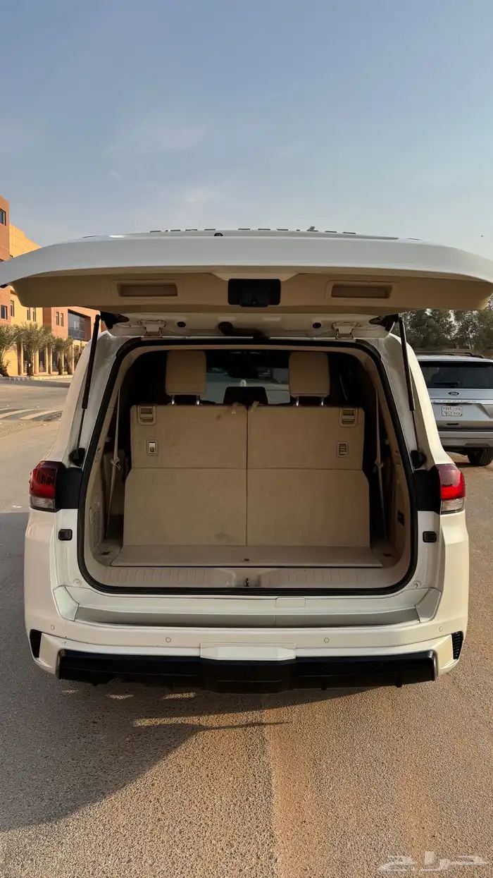 لاندكروزر 2022 نص فل 9