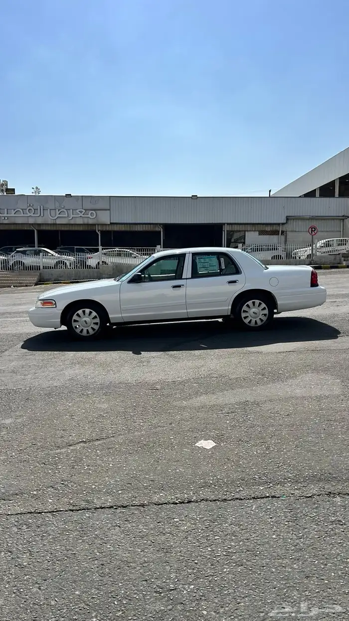 فورد كراون فكتوريا 2012 3