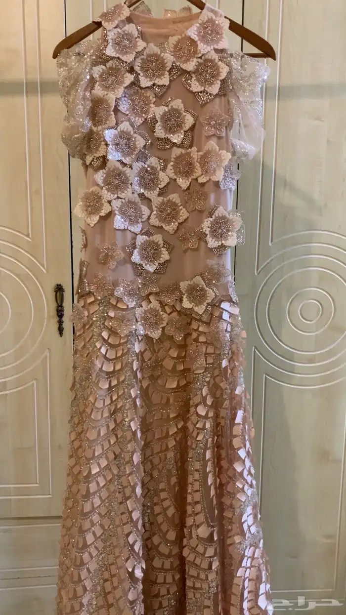 فستان من المصممه غدير العجلان للايجار 0