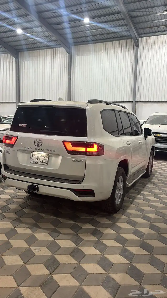 لاندكروزر GXR-L2بنزين سعودي ممشي 2600كيلو شرط 4