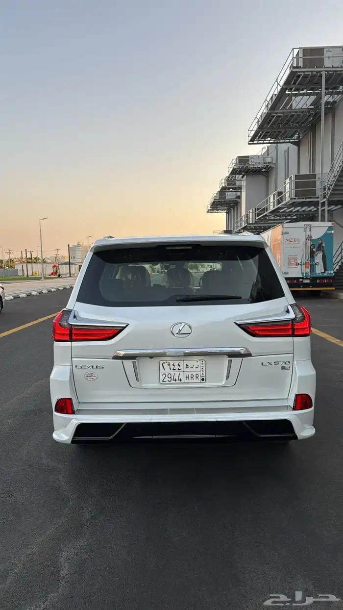 للبيع جيب لكزس 2017 7