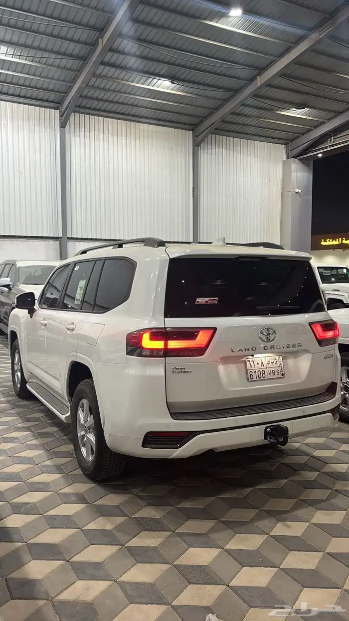 لاندكروزر GXR-L2بنزين سعودي ممشي 2600كيلو شرط 5