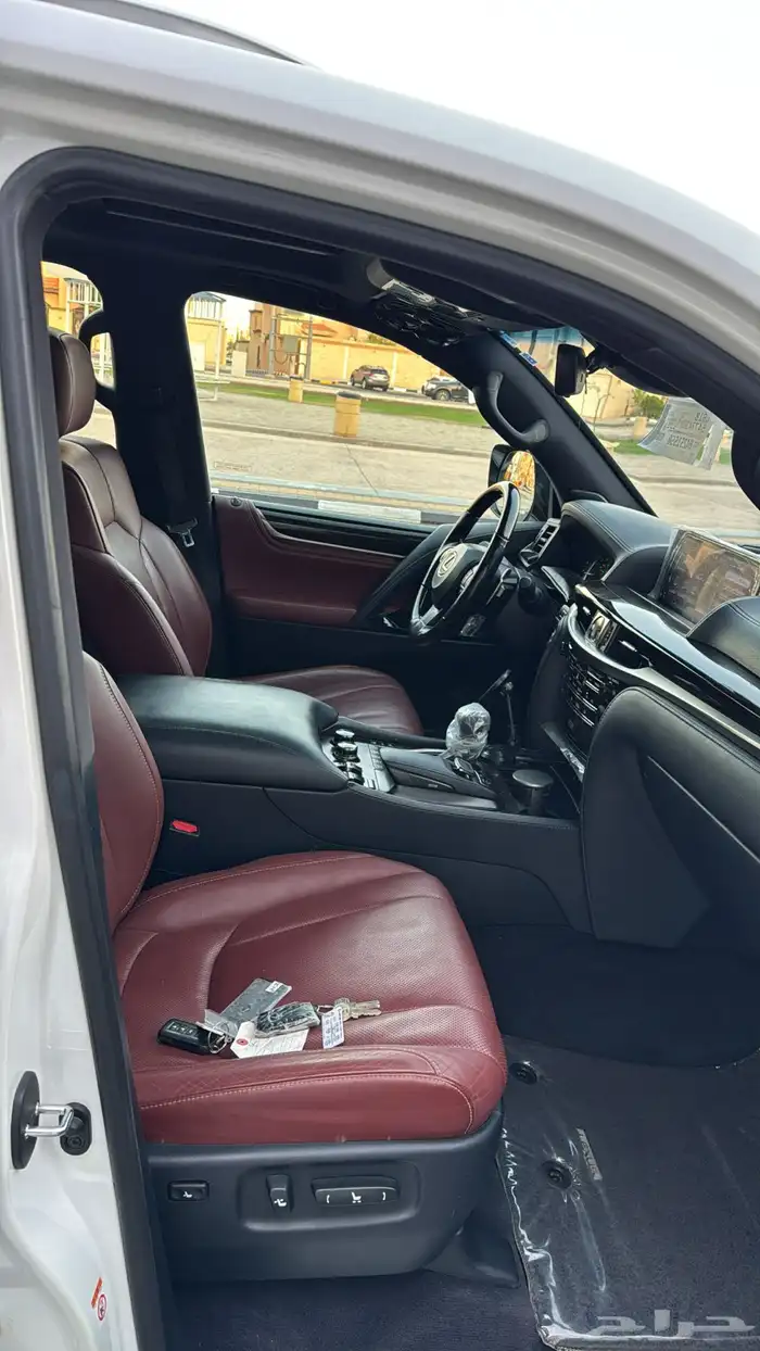 للبيع جيب لكزس 2017 18