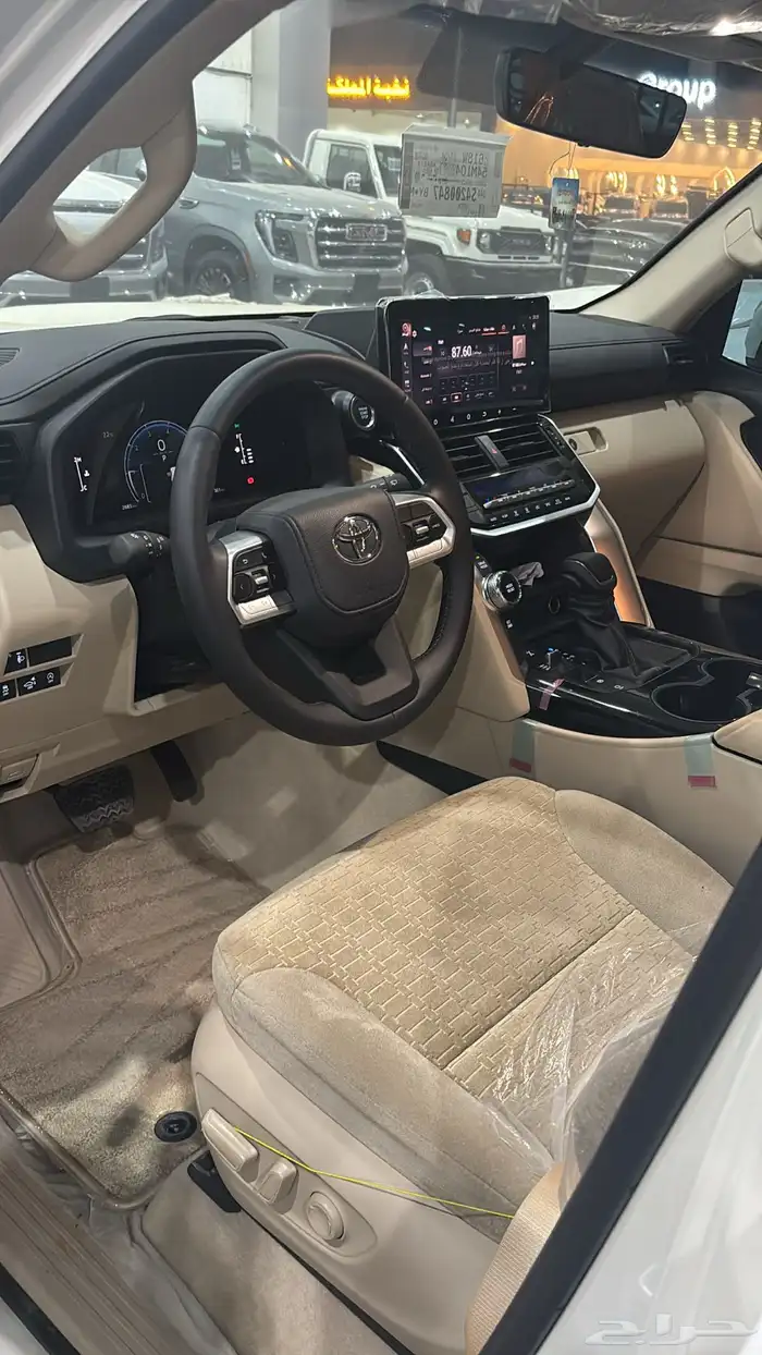 لاندكروزر GXR-L2بنزين سعودي ممشي 2600كيلو شرط 6