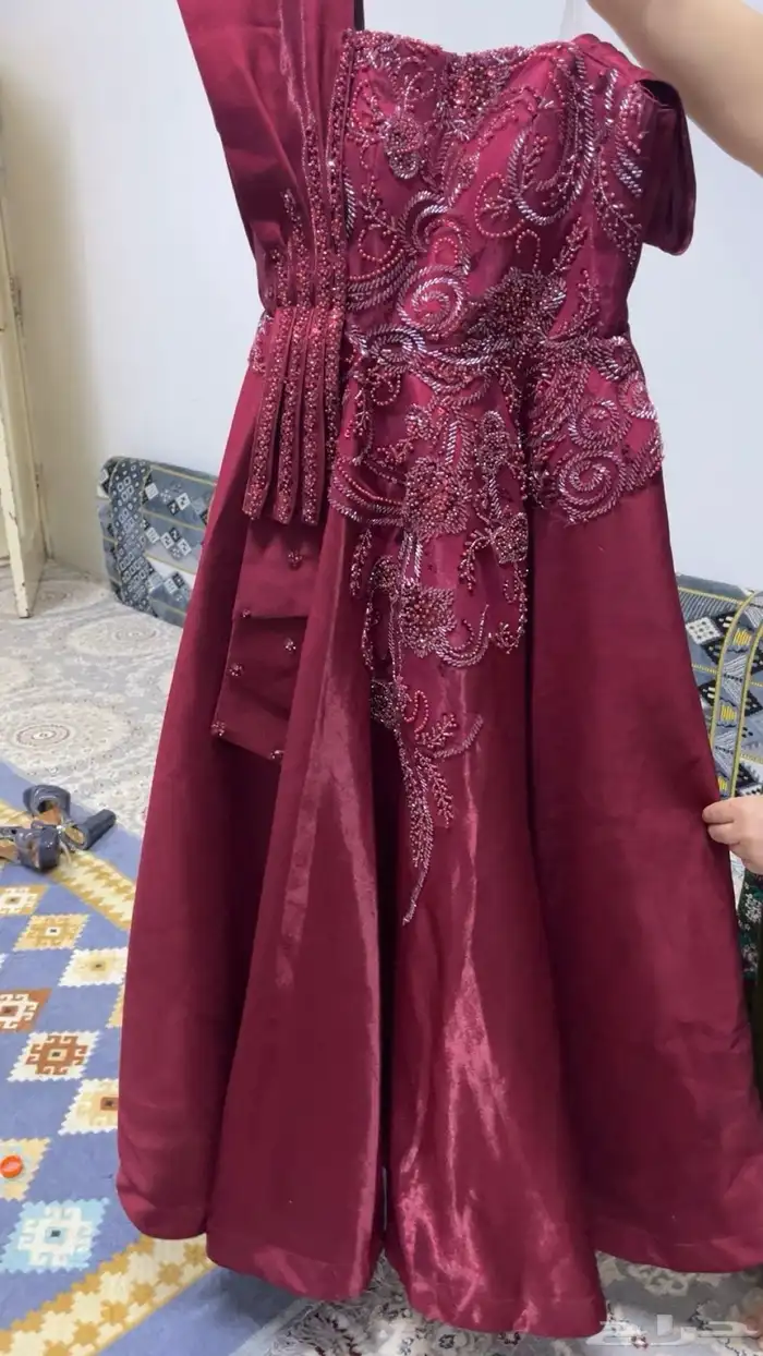 فستان للبيع استخدام 4 ساعات فقط 0