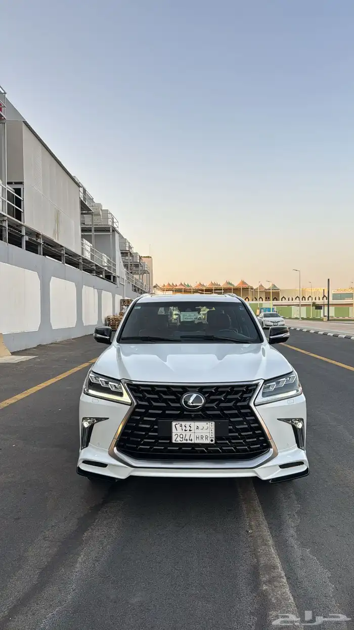 للبيع جيب لكزس 2017 0