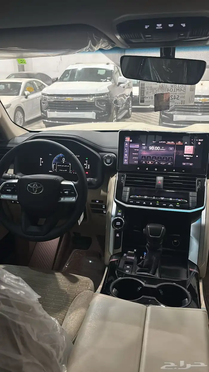 لاندكروزر GXR-L2بنزين سعودي ممشي 2600كيلو شرط 7
