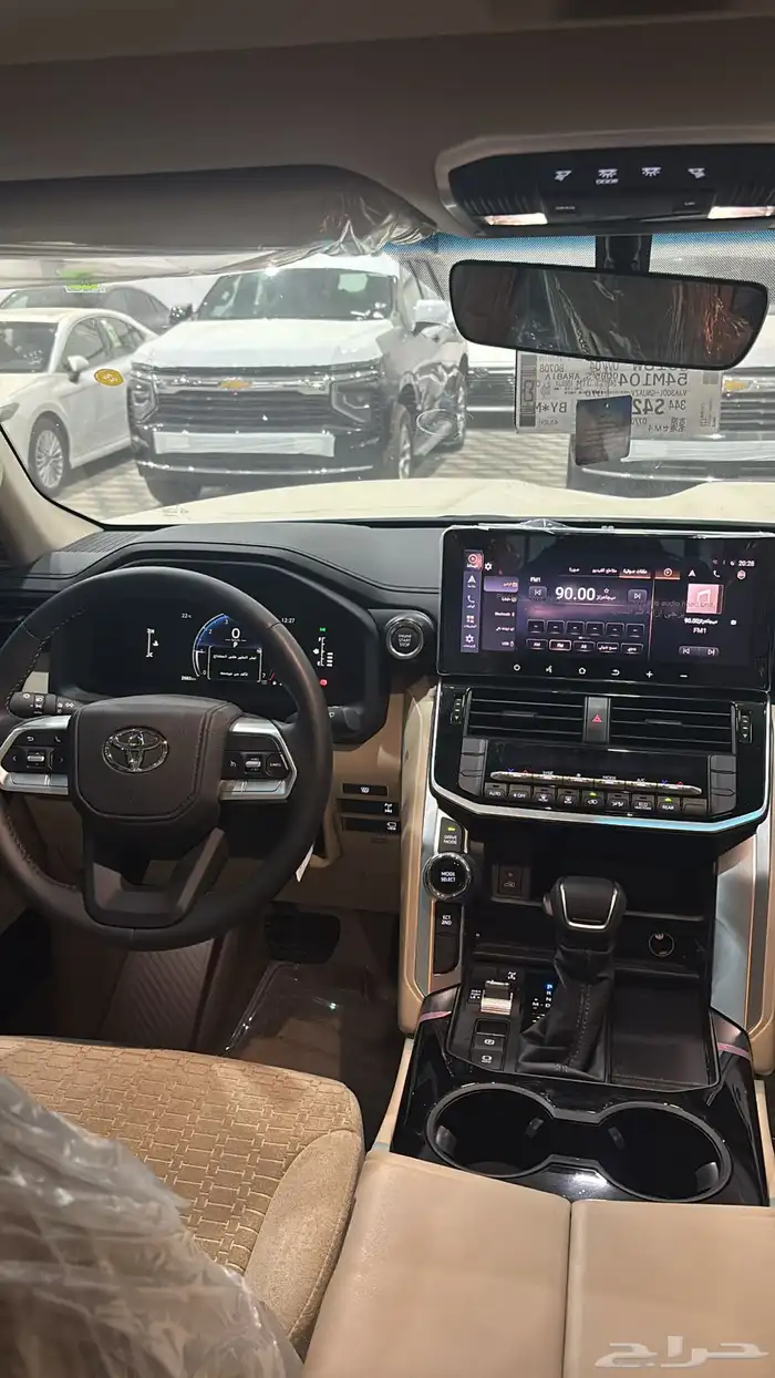 لاندكروزر GXR-L2بنزين سعودي ممشي 2600كيلو شرط 8
