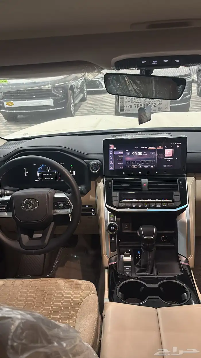 لاندكروزر GXR-L2بنزين سعودي ممشي 2600كيلو شرط 9