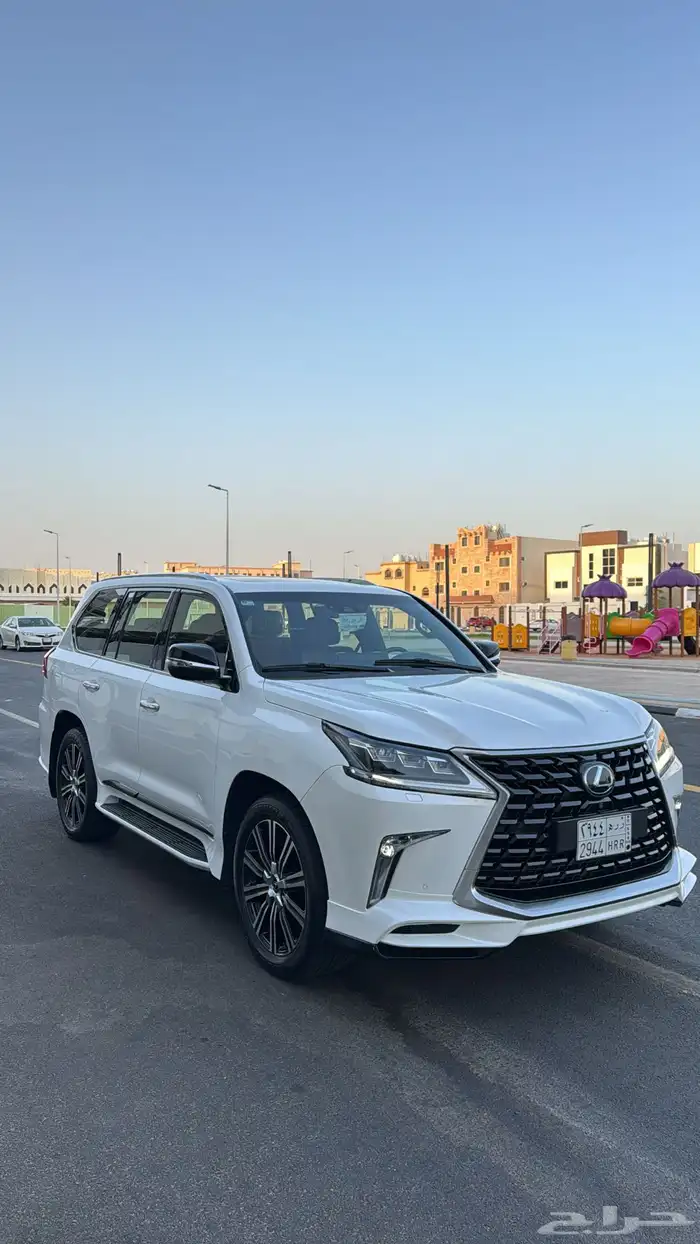 للبيع جيب لكزس 2017 2