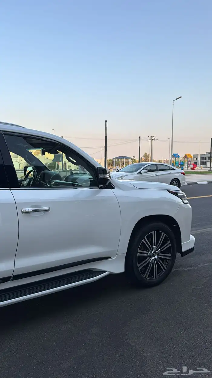 للبيع جيب لكزس 2017 4