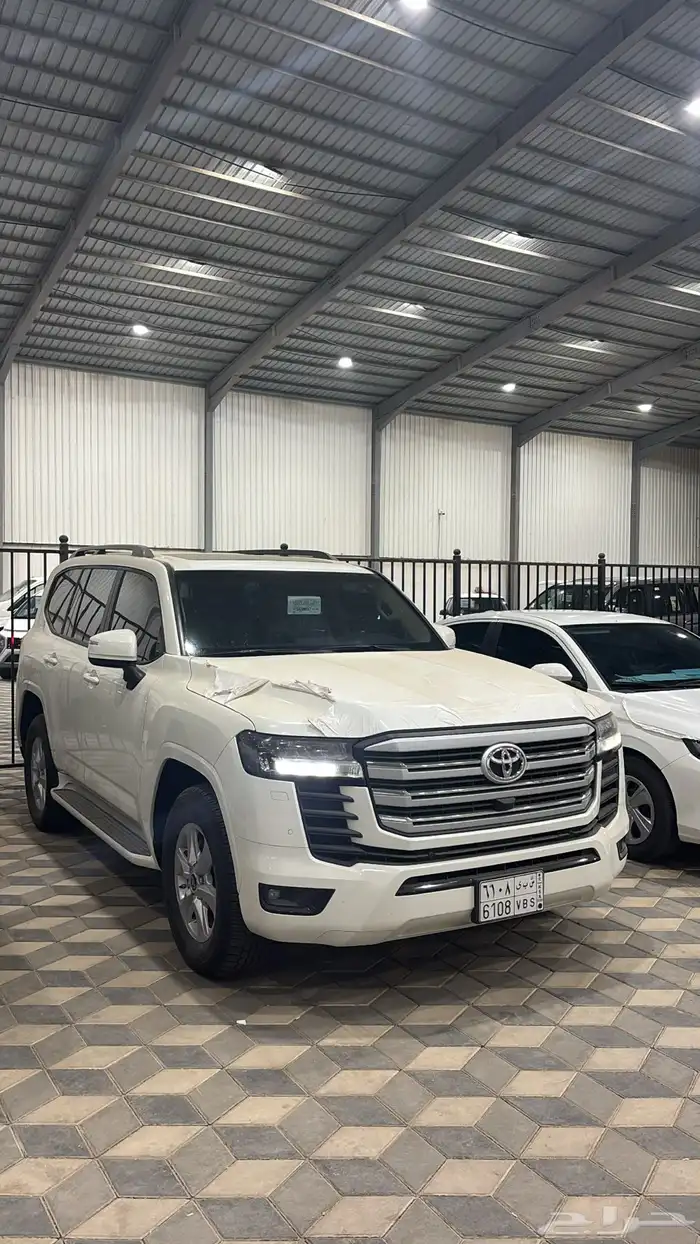 لاندكروزر GXR-L2بنزين سعودي ممشي 2600كيلو شرط 2