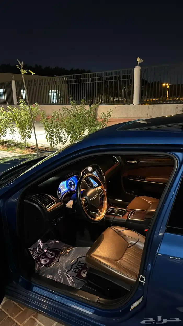 كرايزلر 2021 اكزيكتيف V8 8