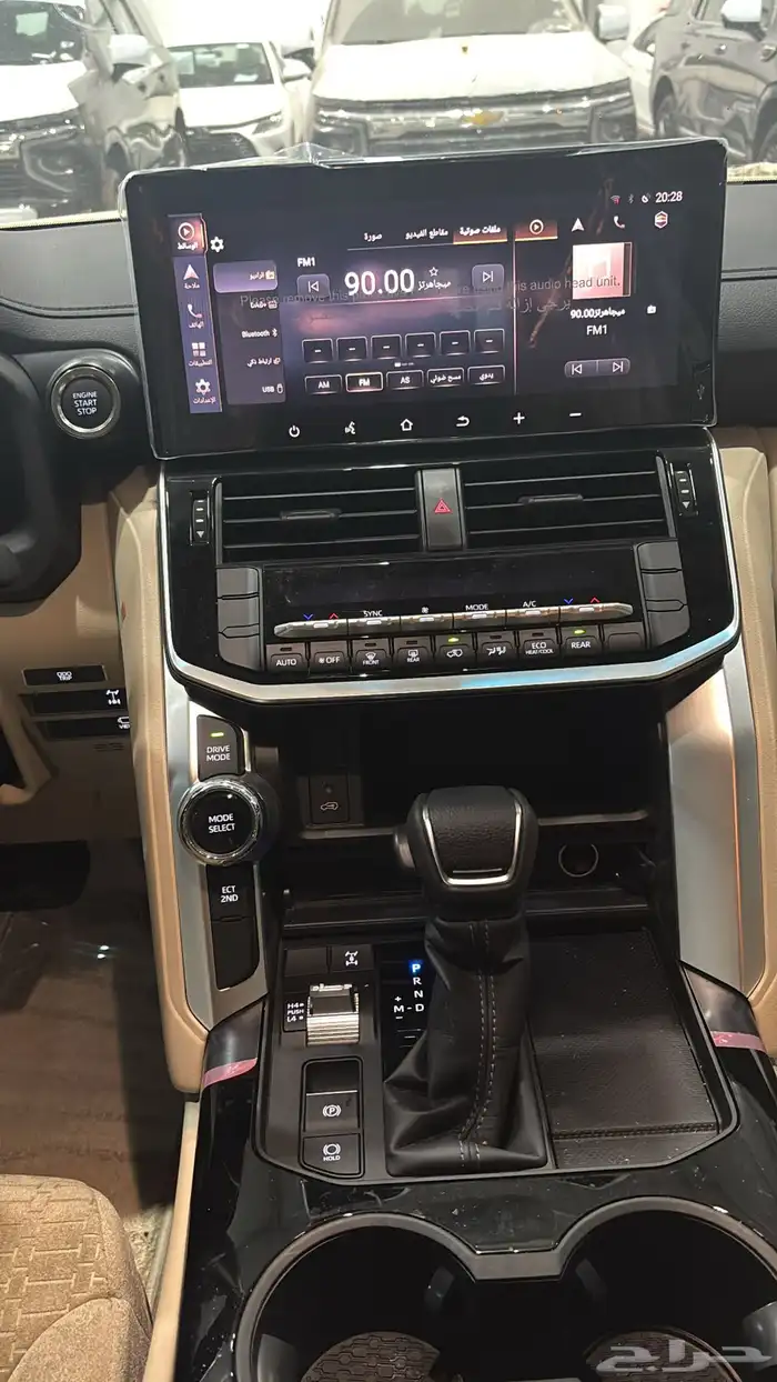 لاندكروزر GXR-L2بنزين سعودي ممشي 2600كيلو شرط 10