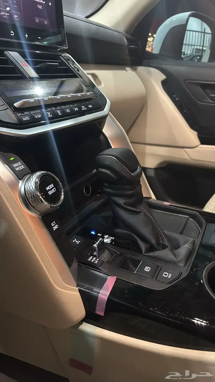 لاندكروزر GXR-L2بنزين سعودي ممشي 2600كيلو شرط 11