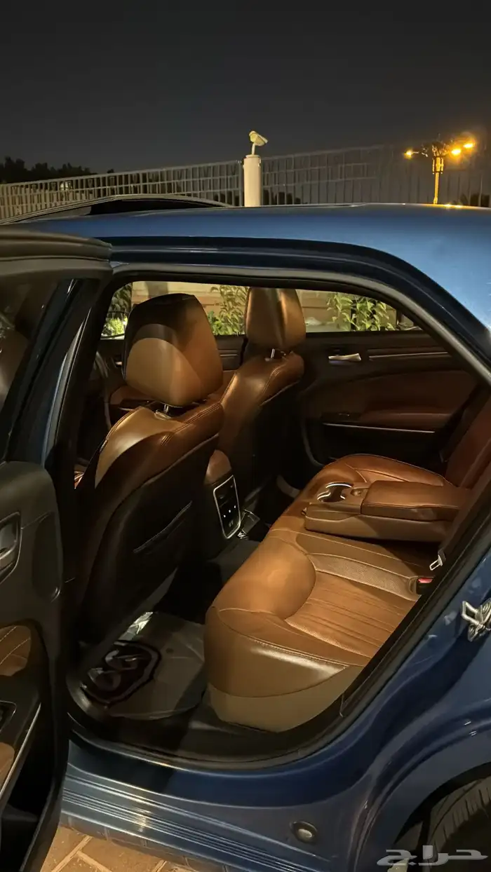 كرايزلر 2021 اكزيكتيف V8 9