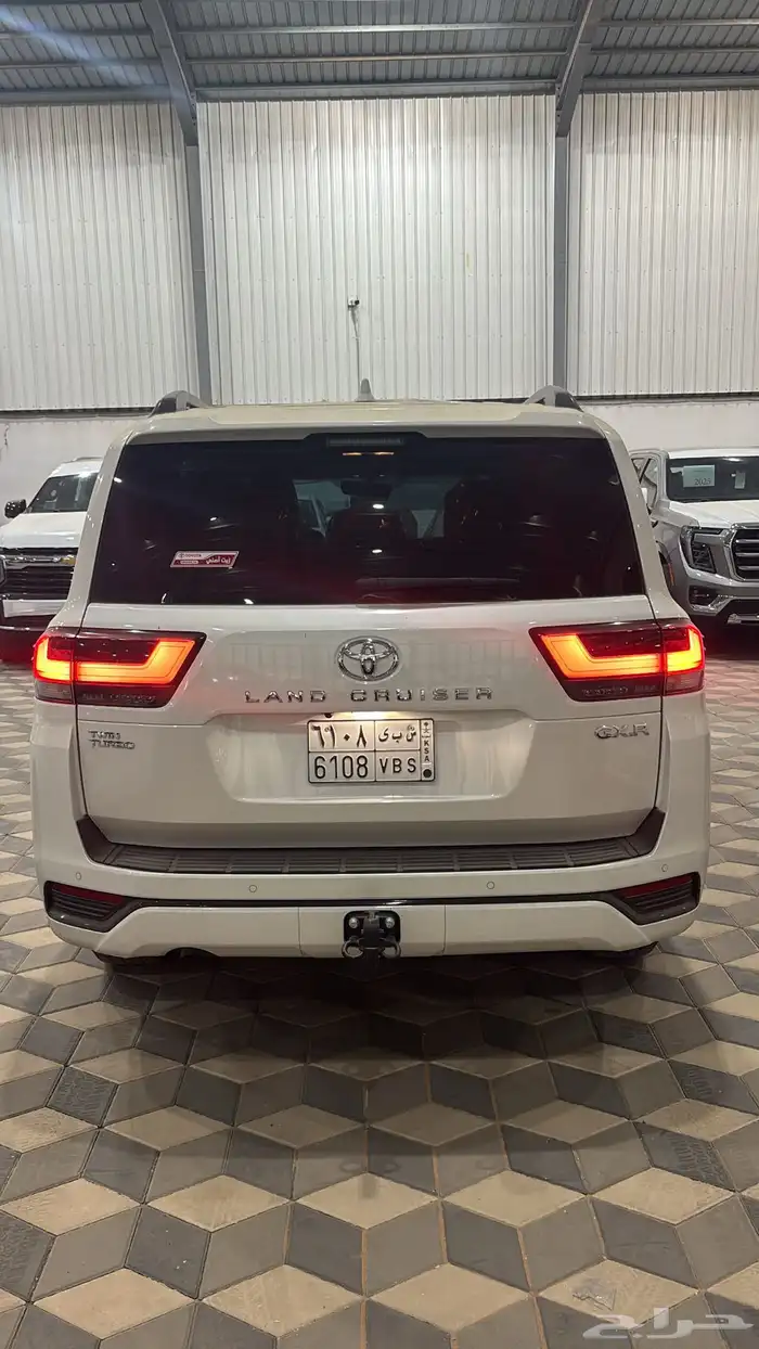 لاندكروزر GXR-L2بنزين سعودي ممشي 2600كيلو شرط 3