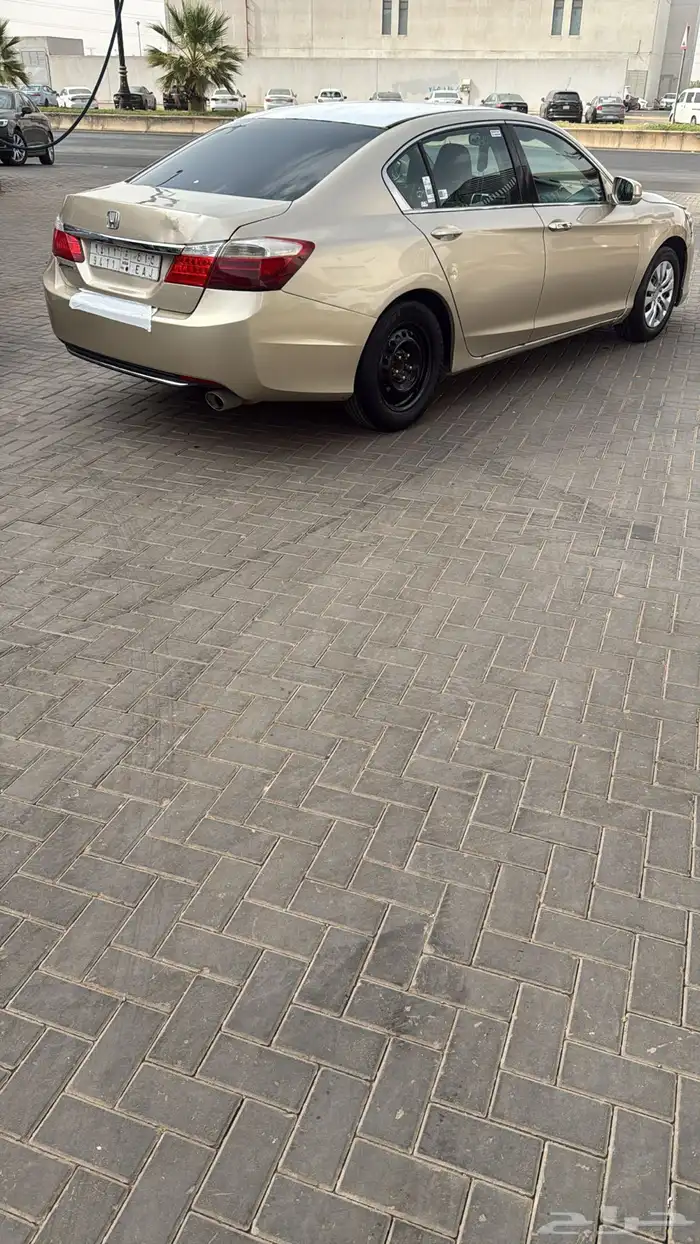 اكورد 2013 الموتر شيخ له معي 4 سنوات ماشي 300 و عليها 10