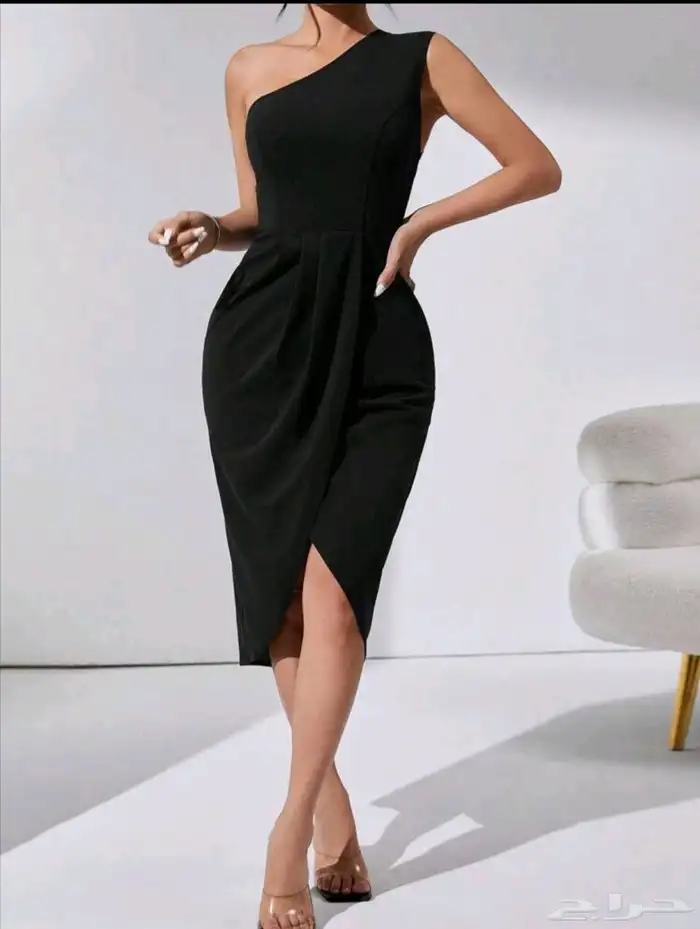 فساتين جديدة الثلاث فساتين ب 100 ريال المقاس لارج فقط 18