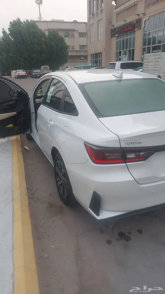 للتنازل مجانا يارس 2024 فئة y plus لون لؤلؤي 0