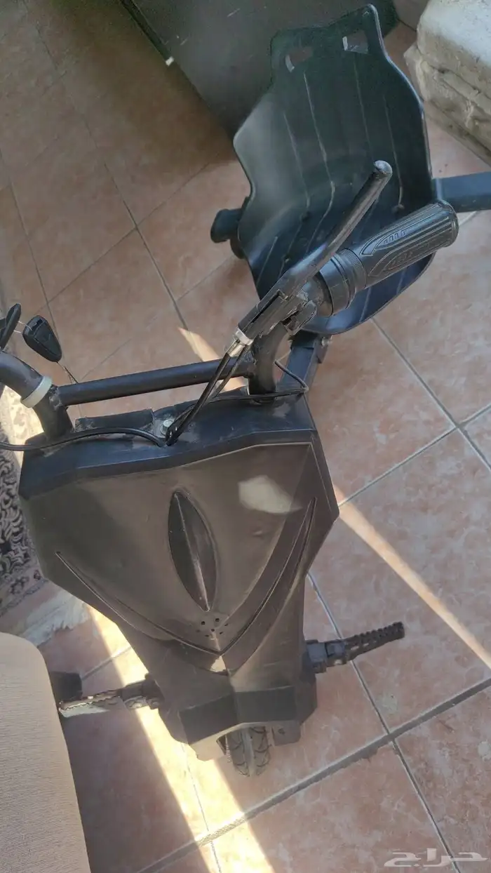 سكوتر نظيييف جددا واستعمال خفيف ومعه مفتاحين والشاحن 0