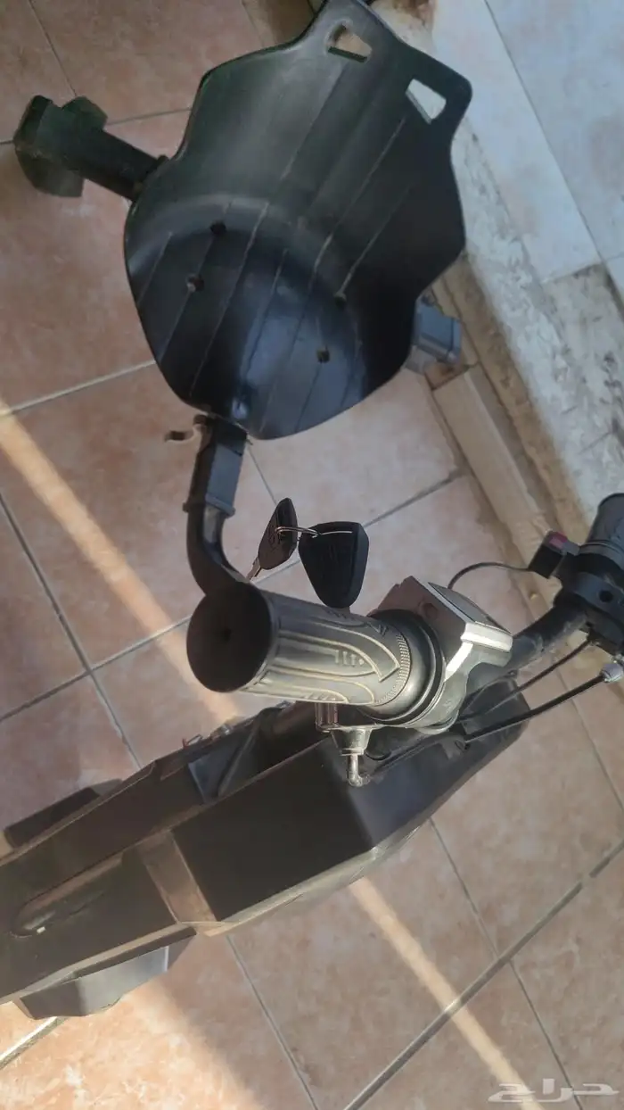 سكوتر نظيييف جددا واستعمال خفيف ومعه مفتاحين والشاحن 1
