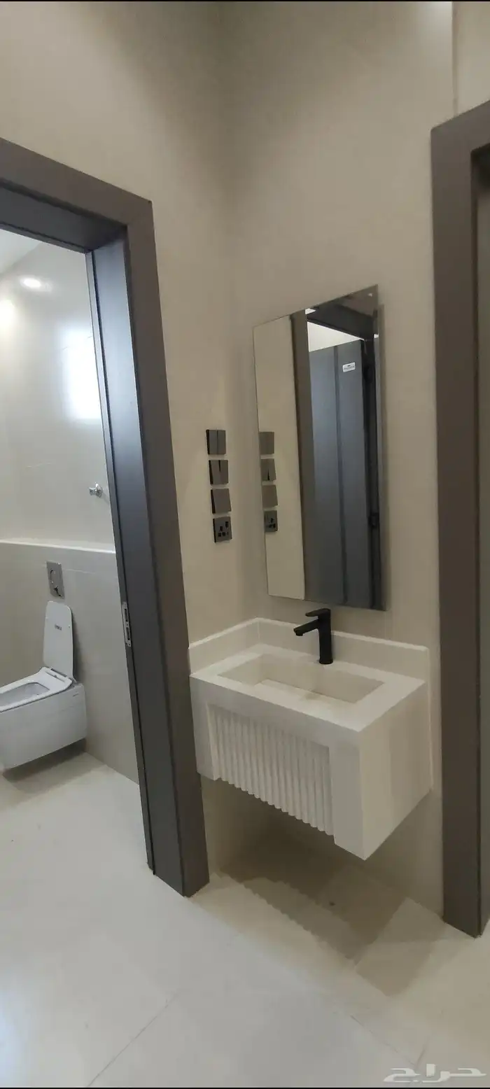 للبيع شقق ارضية وعلويه موقع مميز تشطيبات فاخرة 17