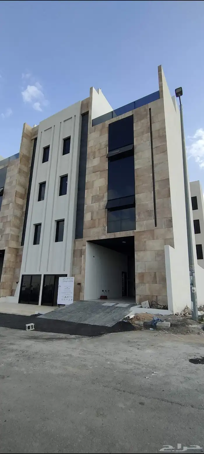 للبيع شقق ارضية وعلويه موقع مميز تشطيبات فاخرة 30